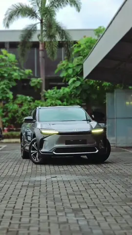 Hadir mobil Listriknya Toyota nih bos, Toyota BZ4x .. unit masih terbatas...#CapCut #bz4x #toyotabz4x #toyotabz4x2023 #mobillistrik #ev #electricvehicle #toyotaev #premiumcar #premiumcars #premiumcarsjogja 