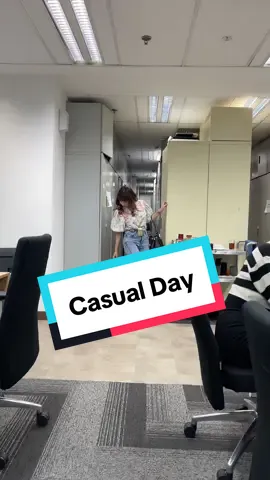 Happy casual day #fyp #outfitideas #jeans #casual #casualday #banker #bankeroutfit #corporate #corporatelife #corporateoutfit 