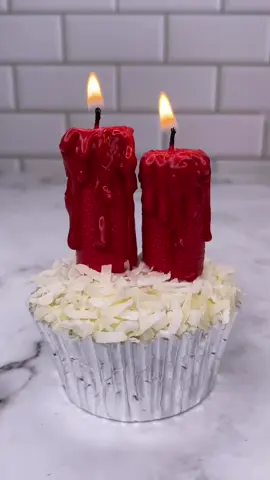 Cozy candles 🕯️#cupcake #candle #christmasbaking #christmastiktok #cakedecorating #caketok 