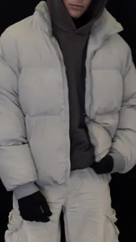 مُتَوفِر Thrifted (ASNOFIT) Grey Puffer Jacket قمصلة نفخ رصاصية من استوديو ASNOFIT  مصممة من Mayonnaise Works * هاي القمصلة احسن من كل القماصل النفخ واحسن من النورث فيس من ناحية الكواليتي ومن ناحية الشكل وحتى النفخة مالتها احسن من النورث فيس واني شخصياً افضلها على النورث فيس “Authentic” ‎“اصلي