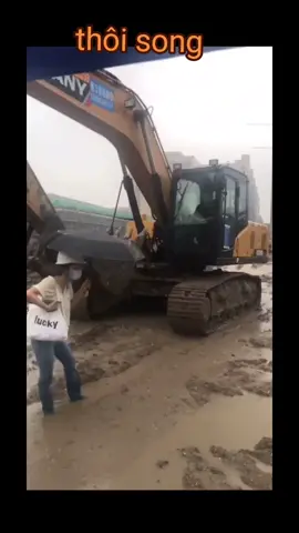 #excavator #funnyvideos #funny #xuhuong #trendingvideo #foyou #fyp 