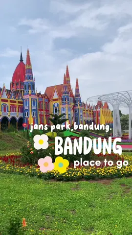 Siapa yang udah pernah kesini?ayo absen pake nama permainan disini! kalo yang belum harus banget kesini,karena banyak permainan yang seru dan asik,cocok untuk kalian yang nyari tempat jalan jalan sama keluarga🎪 #bandung #bandunghitsindonesia #janspark 