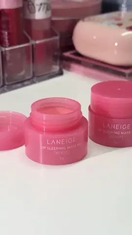 Laneige Lip Sleeping Mask EX Berry 💗🍓• 3.50$ / 3g • ជាប្រភេទម៉ាស់អប់បបូរមាត់ ធ្វេីឲមាត់ទន់ រលោង មានសំណេីម កាត់បន្ថយភាពខ្មៅ ធ្វេីឲមាត់មានពណ៌ផ្កាឈូក អាចធ្វេីជា lip balm បានដែរ 💖#beeskinandbeauty #cambodia🇰🇭   #laneige #laneigelipsleepingmask 