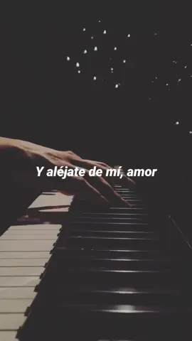 aléjate de mi | Camila  Esta canción expresa el conflicto interno de alguien que reconoce sus propias fallas y la capacidad de causar dolor a la persona que ama. La solicitud de alejarse es un intento de proteger al ser querido de la inevitable decepción que podría causarle. Aunque el narrador admite sus errores y la posibilidad de ser perjudicial, también muestra una especie de arrepentimiento al no querer perder a la persona amada. La dualidad entre el deseo de proteger y el reconocimiento de su propia capacidad para causar daño crea un retrato complejo de la fragilidad humana y las luchas internas en las relaciones. La canción refleja la conciencia de uno mismo y la valiente confrontación con las imperfecciones, al mismo tiempo que implora por comprensión y perdón. #videomusi #amor❤️ #covers #creador #flypシ #paratiiiiiiiiiiiiiiiiiiiiiiiiiiiiiii #pareja #camila 