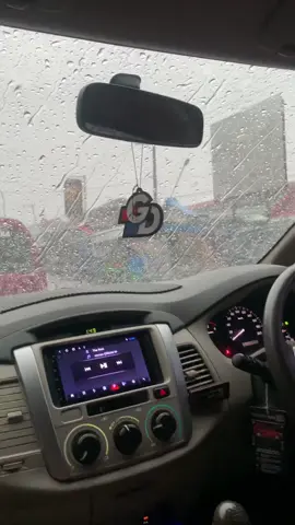 aku  + kamu + udan + Innova bapak