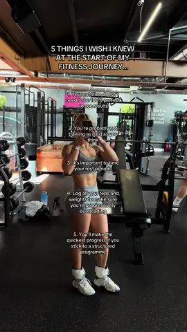 5 things I wish I knew at the start of my fitness journey … ⚡️A lot of people have an all-or-nothing mindset at the start and while this will get you quicker results, it’s not sustainable. You’ll miss out on making memories and you’ll probably go overboard when you give in to cravings. Aim for an 80/20 split over perfection ⚡️Just because it feels hard doesn’t mean you’re at failure. When you think you’ve got no more in the tank, push for 3 more reps because you’ll be surprised what your body is actually capable of ⚡️If you want to grow, you need to challenge your body. It’s easy to lose track of time when you’re chatting or scrolling on social media, so remember to set a timer in your rest periods.  ⚡️The best way to ensure you’re progressing is to see the numbers. When you track your workouts you know exactly where you’re at ⚡️Random workouts won’t get you far because you can’t make sure you’re progressively overloading. I know it may be more boring, but if you’re serious about seeing results, it’s got to be done #gymmotivation #fitnessmotivation 