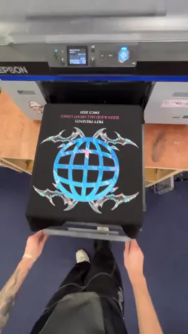 POV: Our DTG pronting process ⛓️ #customshirts #tshirtprinting #directtogarment #digitalprinting 