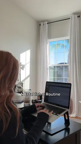 Here are 5 easy ways to stay organized and productive when working from home. What’s one MUST DO for you to stay productive? #WFH #Upwork #Productivity