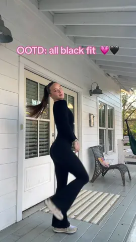 my go toooooo #OOTD #ootdfashion #ootdgymfit #ootdgym #aerie #amazon #allblackfit #fallfashion #falloutfits #coldoutfit #newbalance #ootdforschool #ootdforclass #ootdwomen #allblackoutfit 