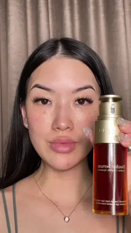 From dry and dull to radiant and glowy skin in just 5 minutes I been loving using @Clarins USA technique to apply the #DoubleSerum it feels like an at home spa experience! #clarinspartner #clarinslipoil #clarinsdoubleserum #clarinsdoubleserumeye
