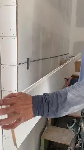 Do you like the Shiplap Look?  #artpentry #fypシ゚viral #DIY #carpenter #foryou #paratii #constructionlife #carpentry 