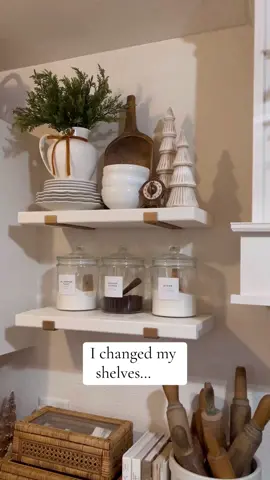Tell me…stained in a warm brown or painted white like the cabinets? 🤔 #shelfie #kitchenshelves #cozycottagefarmhouse #cottagekitchen