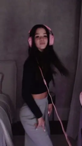 Tilia representando todo mundo quando ta sozinho no quarto 😂 #tilia #tiliaoficial #dance #viral 
