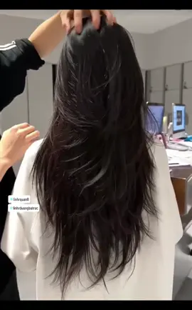 Kiểu tóc cao cấp đúng là mái tóc đáng mơ ước, nhìn cũng rất đẹp Kiểu tóc tỉa layer  với những chị em có mái tóc mỏng và xẹp. tạo được độ bồng bềnh mà còn làm giảm tuổi tác của bạn.  Tư vấn tin nhắn riêng Người sáng lập #linhrsalon  làm đẹp cho đời và cộng đồng #linhr #linhrquan8   #linhrduongbatrac #cattocdep #nhuomtocdep #uontocdep #uontocdep #cattocdep #nhuomtocdep #lamtocdep #goclamdep #xuhuong #rewiewlamtocdep #toclayer #mulet #perm #fyb #foryou #perm #địachỉlàmtócđẹptphcm #làmtócđẹptphcm #địachỉlàmtócuytintphcm #tphcmlàmtócởđâuđẹp #tópsalonlàmtócđẹp