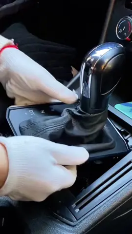 Can't shift gears? Let me solve it in one move!#tiktok #howto #cartok #car #automotive #driving #knowledge #foryoupage #fyp #foryou #carsoftiktok #drivinglessons #tips 