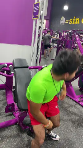 Nomas voy al gym a grabar tiktoks dicen 🫣 #gym #gymmotivation #Fitness #manfitnes #viral #humor #gymbro #fingirequeson100 #planetfitness #encuentrooceanía #fyp #parati 