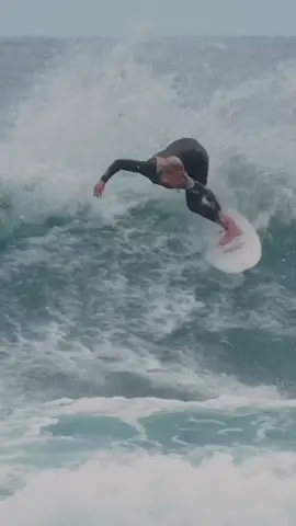 In between the rain and loosing heats 🤦🏼‍♀️😂 having fun on the island 🙌🏼 #foryoupage #fyp #surfing #surfergirl 