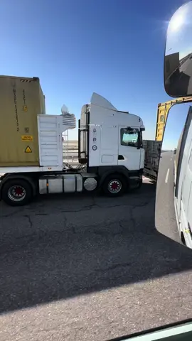 #تيم_العراق #سواق_الخط_الدولي #تريلات__مرسيدس #سواق_تريلات #الشعب_الصيني_ماله_حل😂😂 #تريلات_الجنوب #سكانيا_ملك_المهمات_الصعبه🔱💯 #ميناء_ام_قصر_الجنوبي #ساحه_الترحيب_الكبرى #سكانيات_🇮🇶العراق #سكانيات_العراق #SCANIA #اكتروس #تريلات_الاردن_سوريا_العراق #اسكانيا #اكتروس__مرسيدس_وحش #تيم_الرافدين #actros1851 #اكتروز_العراق 