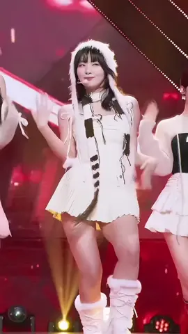 GIVE CHILL KILL THE ATTENTION IT DESERVES #seulgi #redvelvet #fancam #xqlna 