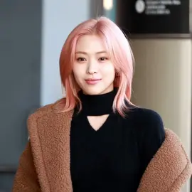 Ryujin's pink hair is back #itzy #ryujin #jensqwimr #fyp 