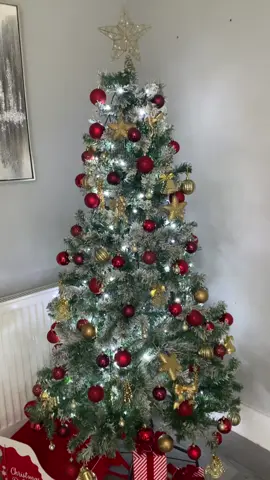 The countdown has begunnnn🎄🎅🏼 #christmas #christmascountdown #25thdecember #christmastree #christmasdecorations #festive #fyp