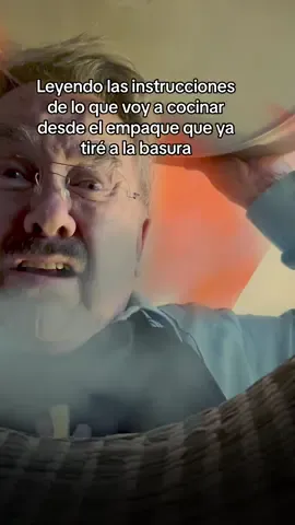 ¡Me pasa todo el tiempo! Tiro el empaque de lo que cocino y termino leyendo las instrucciones desde la basura.  #pedritosola #tiopedrito #comedia #Receta #mayonesa #fyp #shrek 