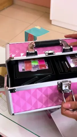 Maleta com kit completo de maquiagem  #lojademaquiagem #maletademaquiagem 
