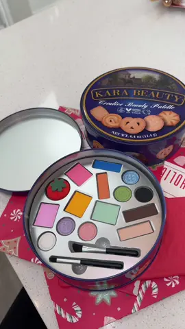 Can’t go wrong with the cookie tin eyeshadow palette!! Don’t forget to use the link in my bio Linktree and use code Itzel15 for 15% off😉💕 @Kara Beauty #cookietin #holidaygifts