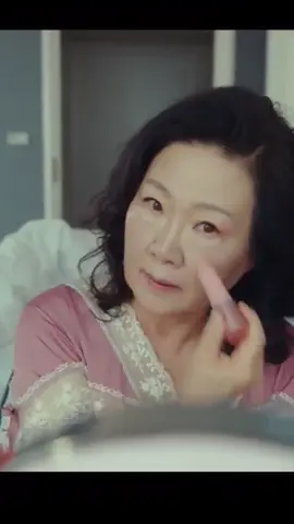 KAHI é um multibalm que serve para hidratar o rosto, lábios e ajuda a diminuir as rugas! Já disponível! 😉 #stronggirlnamsoon #kbeauty #skincare