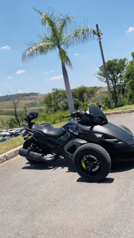 Quer passear com estilo em uma motocicleta com 3 rodas? Aqui no Repasse MDB Soluções você encontra. ✅ Can Am Spyder (2008/2009). Vem pro nosso mundo! 🌎 . . . . #vespasianomg #vendadeveiculos #motos #repassesdeveiculos #precosbaixo