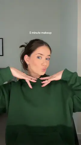 Cant stop filming my amature makeup routine 🫠 #makeup #makeuptutorial #easymakeup #easymakeuptutorial #drugstoremakeupmusthaves 