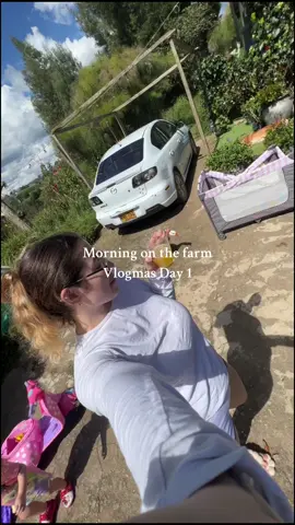 Happy 1st of December chickens 💕🐣 Wishing everyone a safe and blessed weekend ! . . . .  #morningvlog #farmlife #colombiavlog #MomsofTikTok #momtok #momlife #morningwithkids #motherof3 #Vlogmas #vlogmasday1 