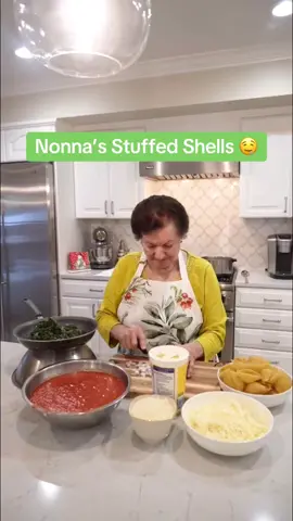 Nonna’s homemade stuffed shells 🍝🇮🇹#nonna #homemade #stuffedshells #italian #trending