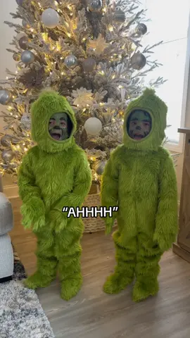They nailed the ending😂😂 #thegrinch #grinch #christmas #reaction #twinboys #twins #twinsoftiktok #fyp 