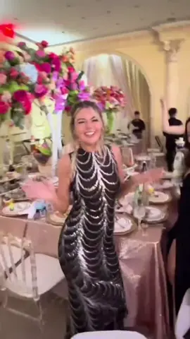 Respuesta a @mrdemons_ megan Brittany bailando en la silla Chair dancing wedding cuerpazo original Instagram trend oficial only video completo en la boda el hit cancion tema del verano 2024 agarrate rumbo al 2024 - trend que voy con todo sin dinero y con deudas mi amor #meganbrittanybailando #temadelverano2024 #meganbailando #bailandoenlasilla #meganbrittany #canciondelverano2024 #hitdelverano2024 #latinabailandoensilla #bailandoensilla #bailandoconlasilla #bailandolasilla #chairdancing #chairdancer #chairdancesong #chairdancechallenge #cuarteto2024 #bailes2024 #cuarteto #bailes #kuartetotiktok #kuarteto  #kuarteto2024 