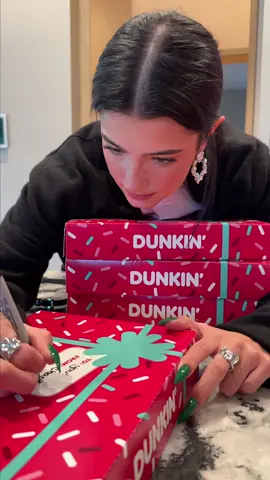 giving the gift of donuts is always a good idea 🥺🫶🏻 @Dunkin' #dunkinpartner