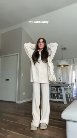 My ootd today #winterfashion #winteroutfitideas #tiktok2023fashion #matchingsetsforwomen #stylemyuggs #whattoweartoday #getdressedwithme 