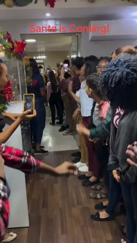 Now that's howl you make an entrance Santa.. #Santa #SantaClaus #party #holidaycelebration 