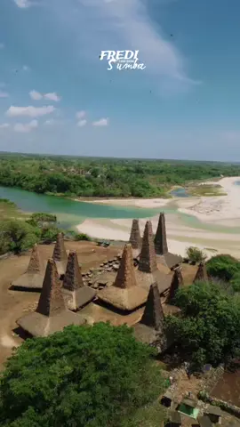 Kampung adat ratenggaro #fyp #fypシ #sumba #sumbaisland #ntt #nttpride🏝🔥 #explore #tour #trip #travel #wonderfulindonesia #wonderfulplaces 