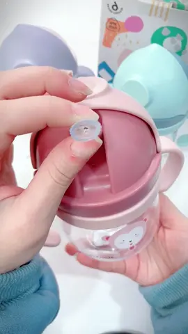 Do you like this beautiful baby water bottle? Easy to carry, good sealing and no leakage, it is a very good baby drinking cup#baby water cup#Baby Products#fyp 