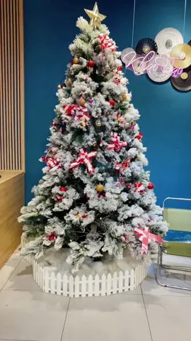 Cây thông noenl phủ tuyết đón giáng sinh,chào mừng 1 mùa giáng sinh an lành #caythongnoel #caythongphutuyet #giangsinh #giadungtienich #giadungdanang #xuhuong