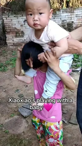 Xiaoxiao’s playing with a baby 🩷 #foryou #xiaoxiao #xiaoxiaochinese #xiaoxiaoofficial #pourtoi #chinesetiktok #fyp #wolong #jenniekim #foryoupage #pov #xiaoxiaobai 