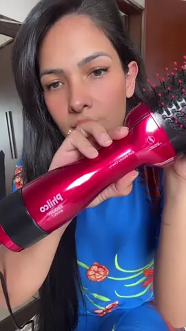 Escova Philco teste Simplesmente apaixonada pela praticidade desta escova, como vocês podem ver não é legal você usar está escova com o cabelo muito molhado, eu esperei um pouco e só modelei no vídeo eu também eu modelei mechas largas foi rápido a modelagem e eu ameeiii aprovada  Gostaram deste vídeo, comenta aqui se você usaria uma escova desta ? #cabelosaudavel #teste #escovamodelada #escovaphilco #asmei #cabelolongo #explorepage #reels #viral