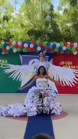 🫂🤍 #fyp #fy #vestidoreciclado #desfile 