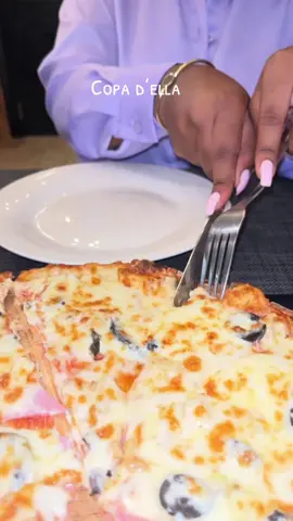 Copa d’ella situé à Cocody, boulevard des martyrs. @TheBossLady😎 #lacremiere #restaurant #pizza #cotedivoire🇨🇮  