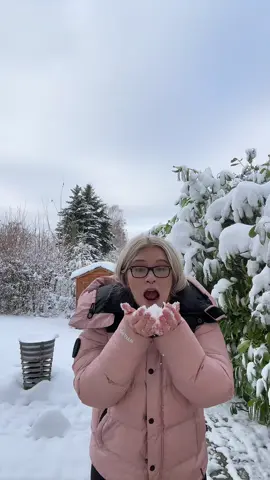 Alles für mich 😅🥶  #fy #fyp #fürdich #füreuch #überallkokai #schnee #snow #winter #winterlandschaft #☃️❄️ #❄️ #☃️ #🥶 #wintervibes #blondehair #pierced #piercedgirl #mariajohanna07 