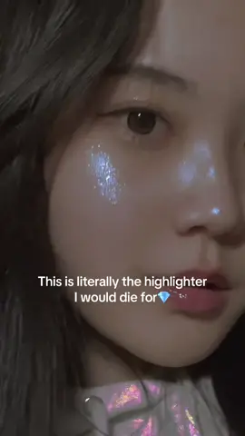 This is my favorite highlighter!Fenty beauty diamond bomb #fentybeauty #diamondbomb #highlighter #makeup #makeuptips #glowymakeup #makeuphacks