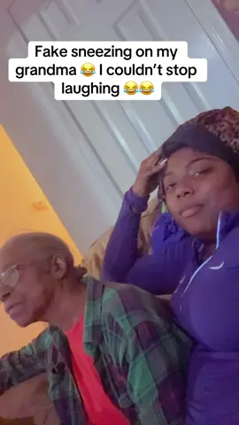 Fake sneezing on my grandma 😂I couldn’t stop lauging 😂😂😂#fyp #viral #grandma #funnyvideos #foryou #fakesneeze 