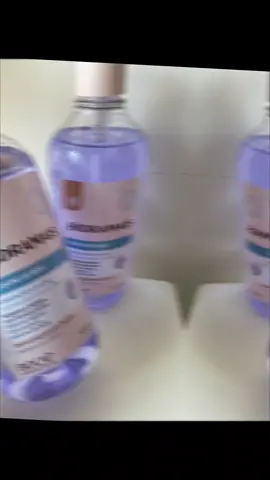 Sabonete líquido Hidramais.  Embalagem com 500ml. Consultar fragrâncias disponíveis  . R$22,00 reais a vista. R$24,00 no cartão. . #pelesaudavel #cuidadoscomapele #saboneteliquidocorporal #hidramaisprofissinal #ferrazoprofection #dukleprofessional #oxentecosmeticosaracaju #oxentecosmeticosaju #peleressecada #peleoleosa #pelecheirosa #aracajusergipe 