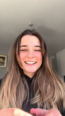 We now have indicators! 💡 Big win. However the car won’t start… so indicators are now as much use as a fart in a thunderstorm 💨 ⛈️ Very very very sad that Blue Tit therefore, will not be making it to @timfoster_ldn @landroversoflondon Christmas meet 🚙 😭